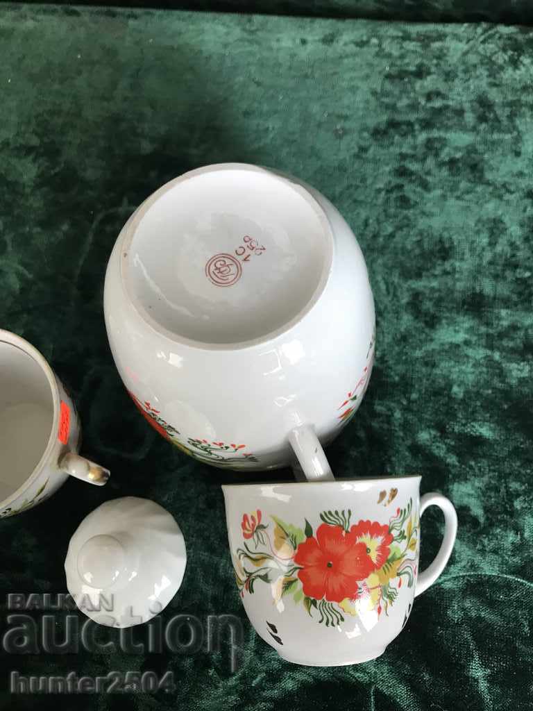 Δημοπρασία Κούπες - ζωγραφιστές, ύψ. 6,5 εκ. και κανάτα 15 εκ