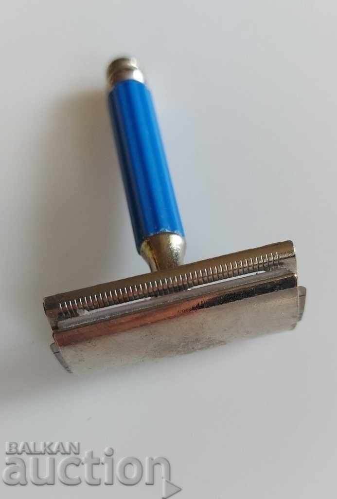 SOC SELF-SHAVER WITH REPLACEABLE BLADES FRESHNESS with price 9.00 BGN | € 4.60 SOC SELF-SHAVER WITH REPLACEABLE BLADES FRESHNESS with price 9.00 BGN | € 4.60