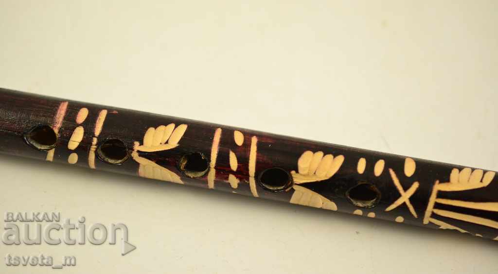 Παράδοση Ένα ξύλινο σφύριγμα Παράδοση Ένα ξύλινο σφύριγμα