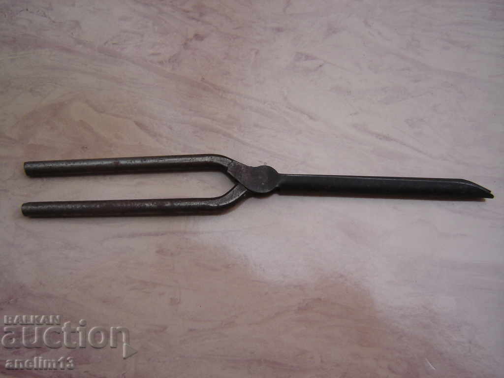 Delivery of OLD HAIR CUTTER MARCEL Delivery of OLD HAIR CUTTER MARCEL