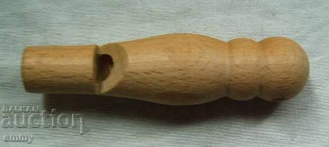 Fluier din lemn vechi din lemn