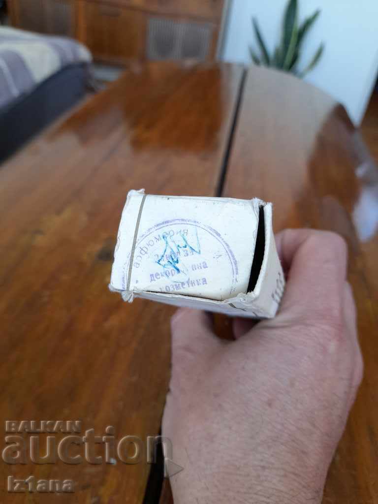 Livrarea Cremă de mâini veche Stella Livrarea Cremă de mâini veche Stella