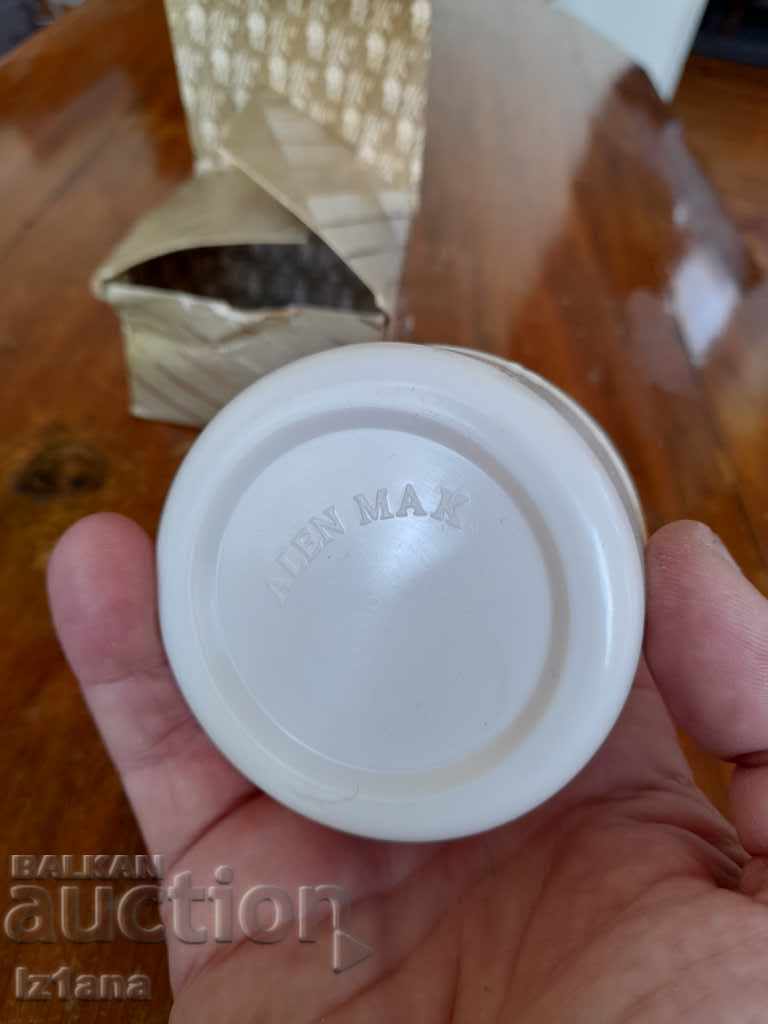 Delivery of Old Erato cream Delivery of Old Erato cream