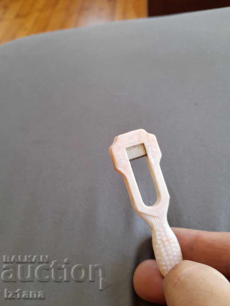 Livrarea Ascuțitor de creion pește Livrarea Ascuțitor de creion pește