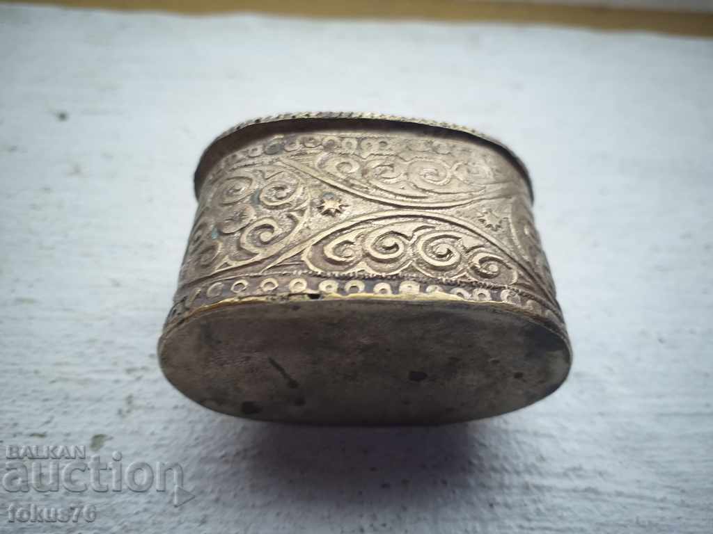 Old box with enamel box with price 47.00 BGN | € 24.03 Old box with enamel box with price 47.00 BGN | € 24.03