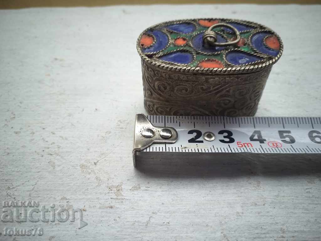 Delivery of Old box with enamel box Delivery of Old box with enamel box