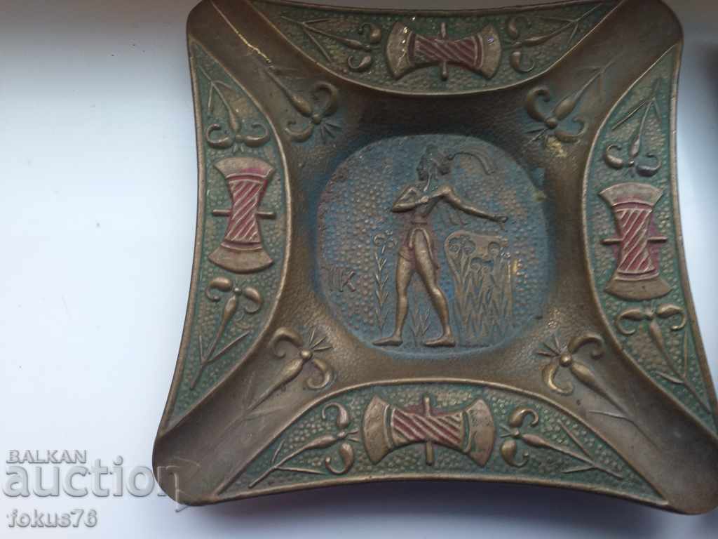 Auction Lot of ashtrays bronze 2 pieces Auction Lot of ashtrays bronze 2 pieces