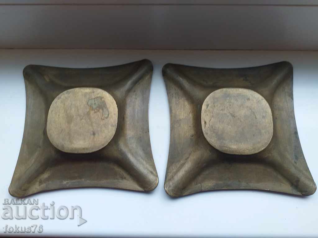 Delivery of Lot of ashtrays bronze 2 pieces Delivery of Lot of ashtrays bronze 2 pieces