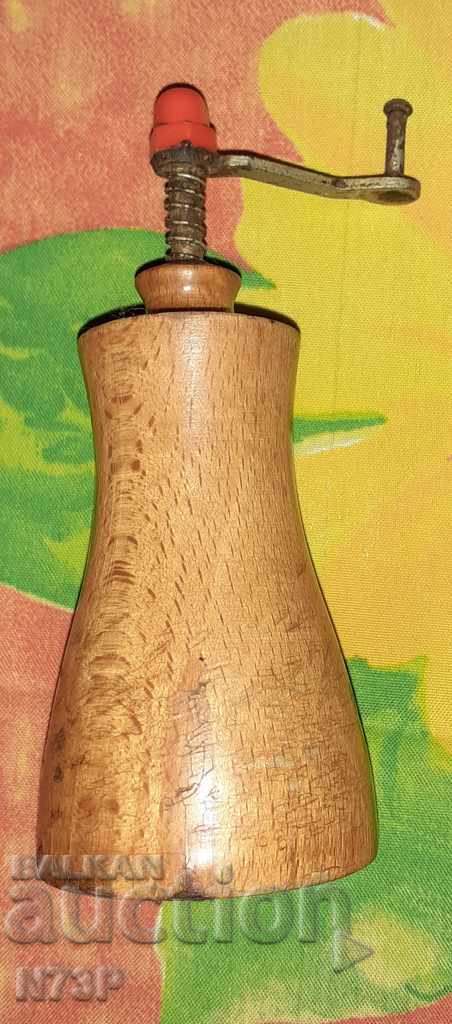 ΠΑΛΑΙΟ ΞΥΛΙΝΟ ΜΥΛΟ. με τιμή 6.00 BGN | € 3.07 ΠΑΛΑΙΟ ΞΥΛΙΝΟ ΜΥΛΟ. με τιμή 6.00 BGN | € 3.07