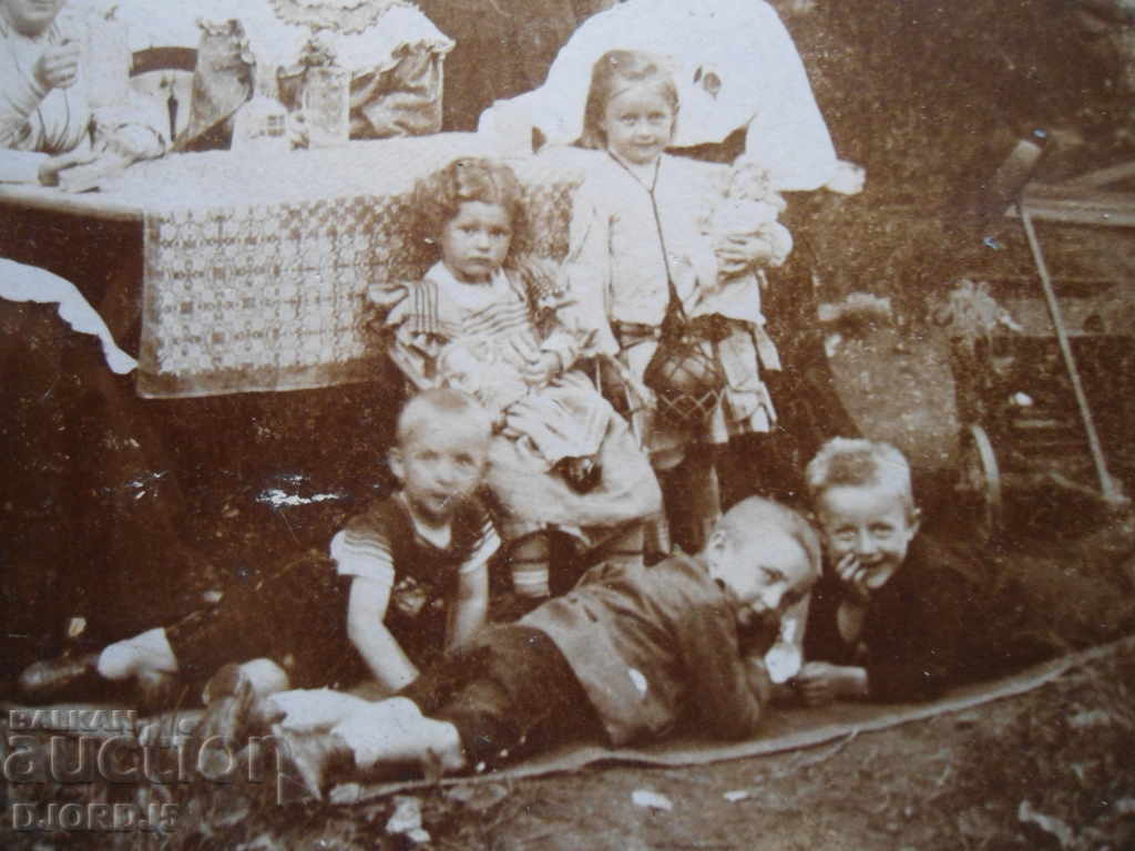 Delivery of Old photo, cardboard Delivery of Old photo, cardboard