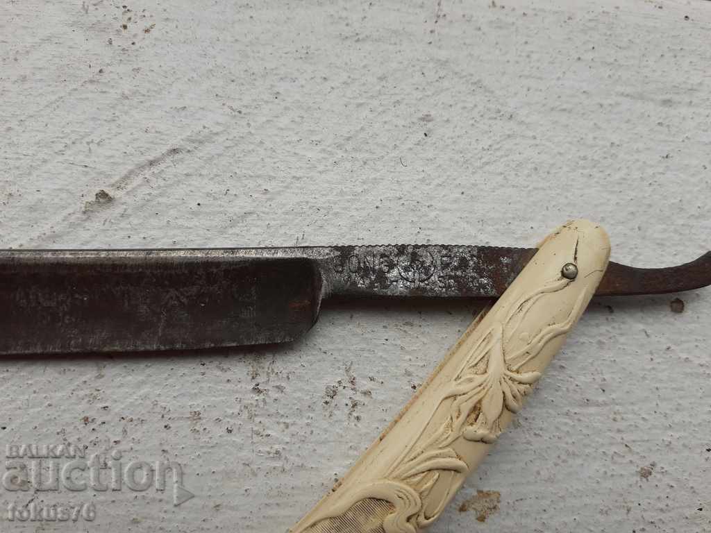 Aparat de ras vechi de colecție 1918 cu preț 90.00 BGN | € 46.02 Aparat de ras vechi de colecție 1918 cu preț 90.00 BGN | € 46.02