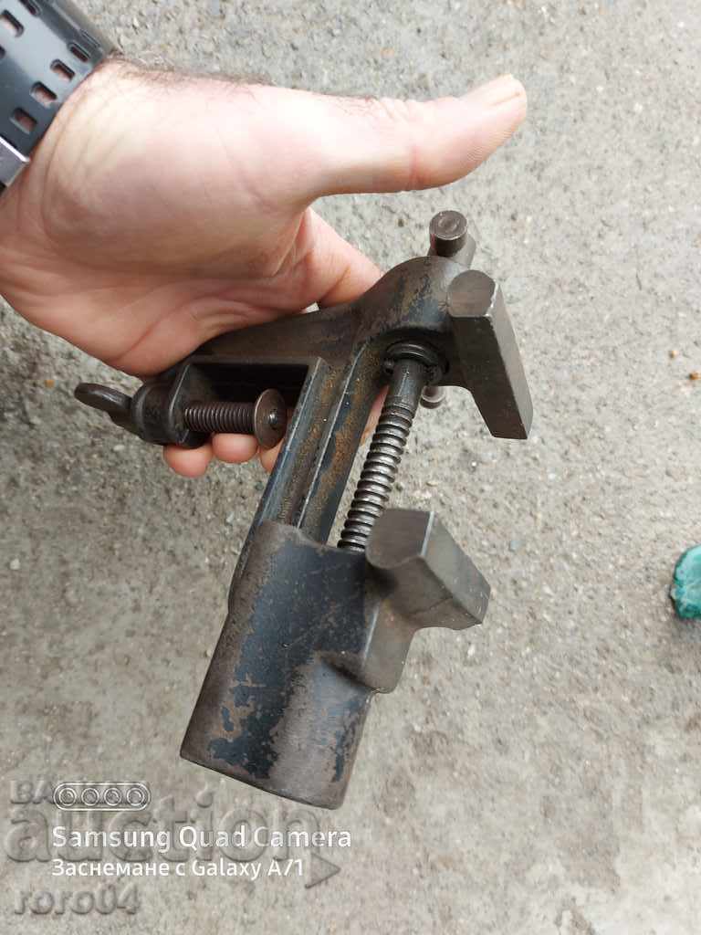 menghină - 7