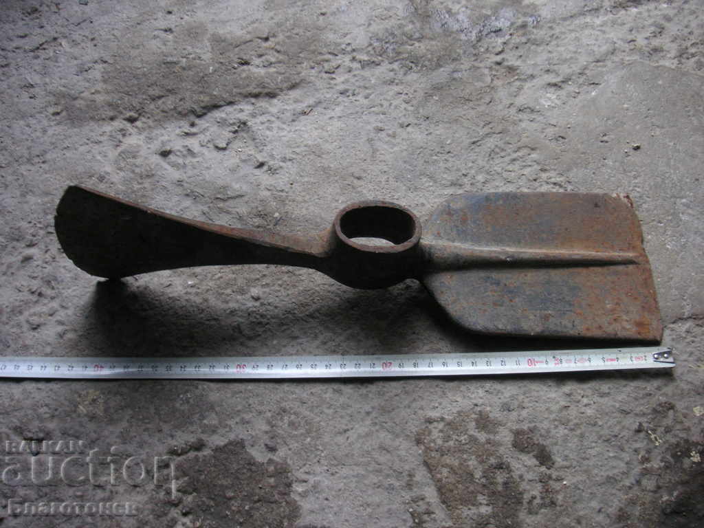 Τσεκούρι μάχης με τιμή 90.00 BGN | € 46.02 Τσεκούρι μάχης με τιμή 90.00 BGN | € 46.02