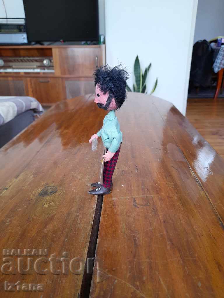 Delivery of Old figurine Artist Delivery of Old figurine Artist