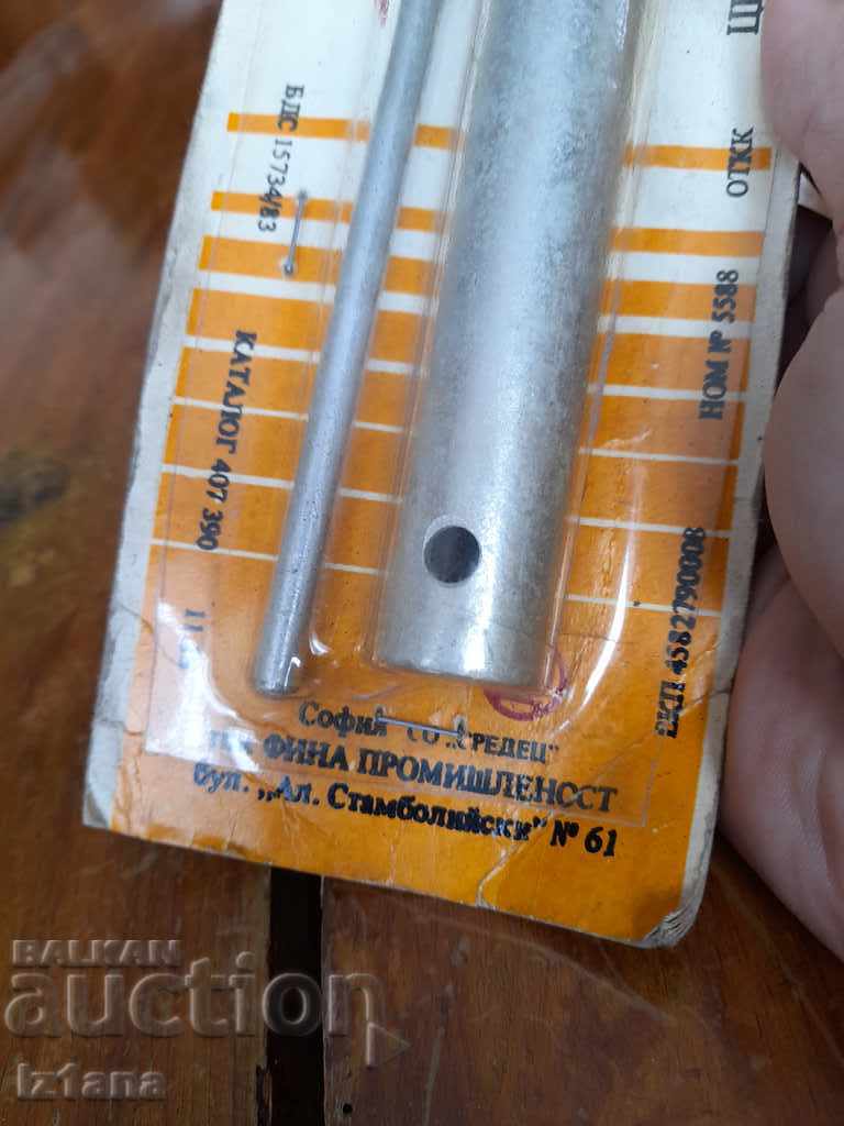 Delivery of Old key for car spark plugs