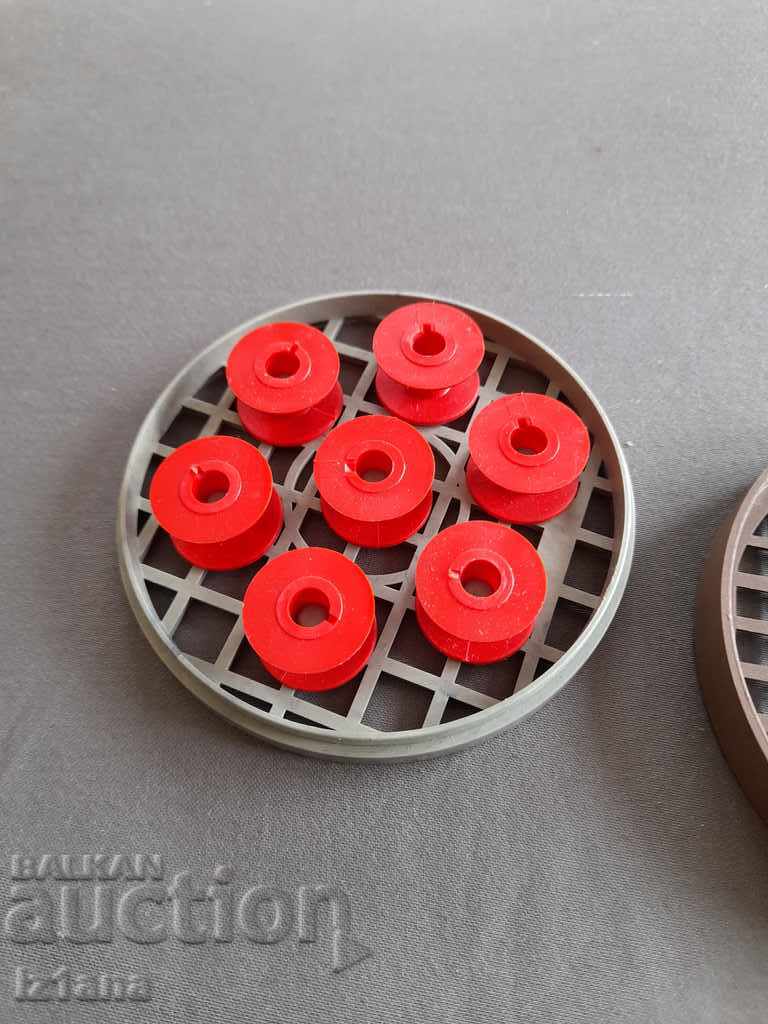 Delivery of An old bobbin, bobbers Delivery of An old bobbin, bobbers