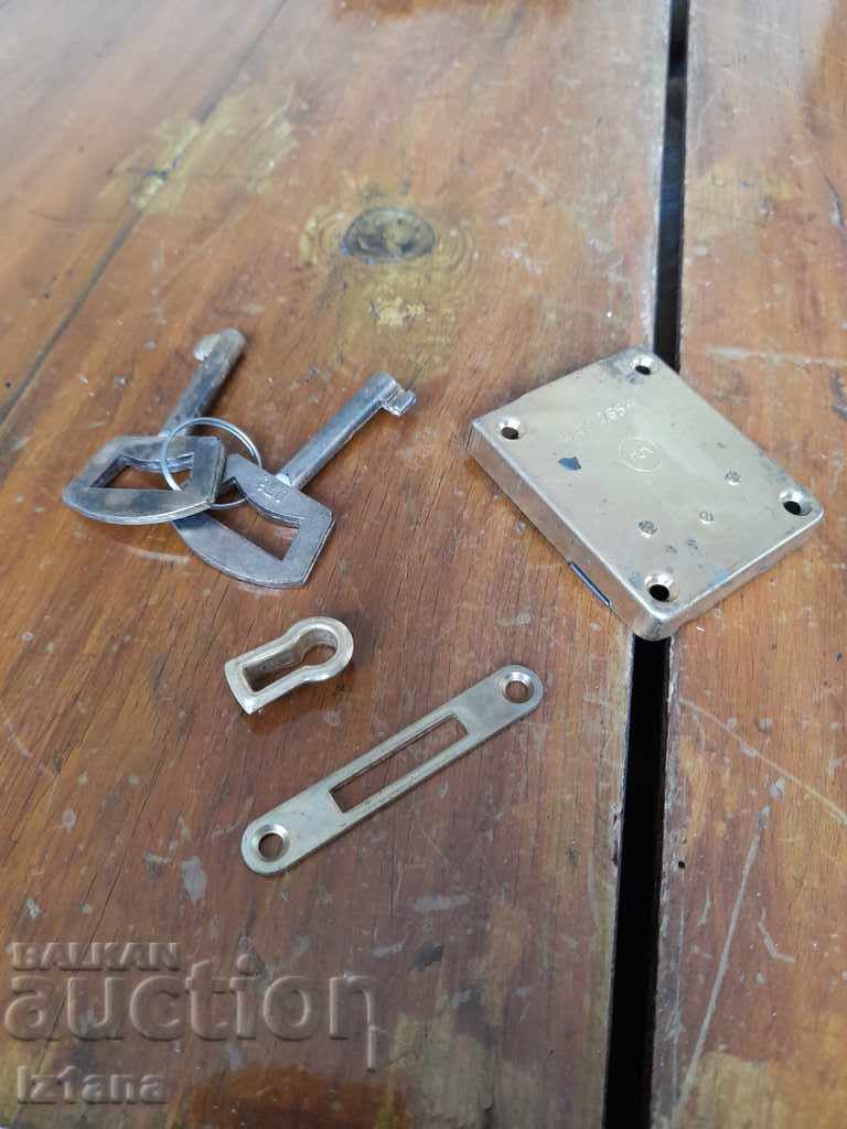 Old lock, lock with price 15.00 BGN | € 7.67 Old lock, lock with price 15.00 BGN | € 7.67