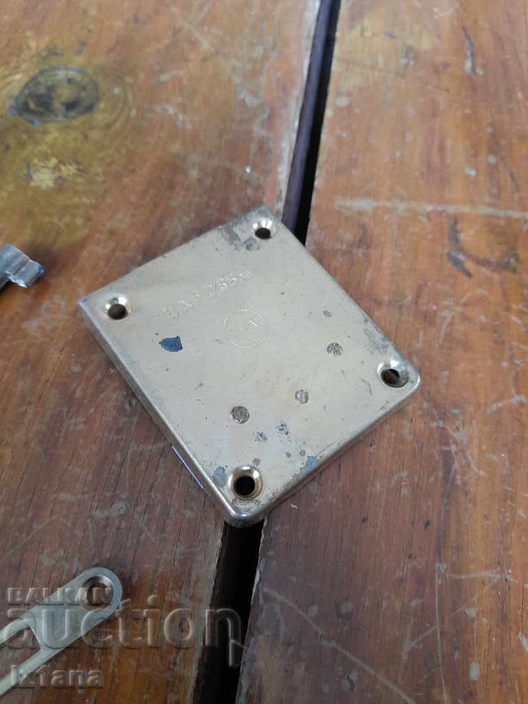 Delivery of Old lock, lock Delivery of Old lock, lock