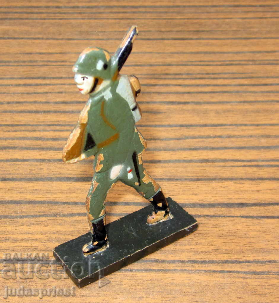 PSV παλιό γερμανικό στρατιωτικό παιχνίδι Γερμανός στρατιώτης με στολή με τιμή 25.00 BGN | € 12.78 PSV παλιό γερμανικό στρατιωτικό παιχνίδι Γερμανός στρατιώτης με στολή με τιμή 25.00 BGN | € 12.78