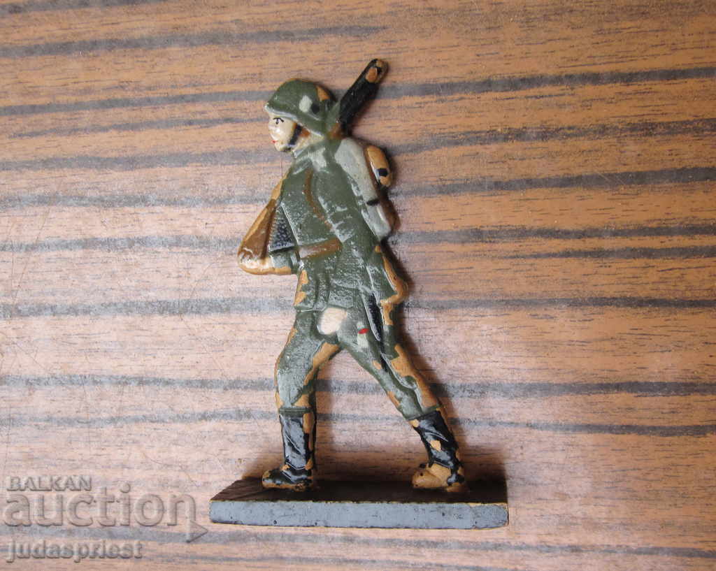 Παράδοση PSV παλιό γερμανικό στρατιωτικό παιχνίδι Γερμανός στρατιώτης με στολή Παράδοση PSV παλιό γερμανικό στρατιωτικό παιχνίδι Γερμανός στρατιώτης με στολή