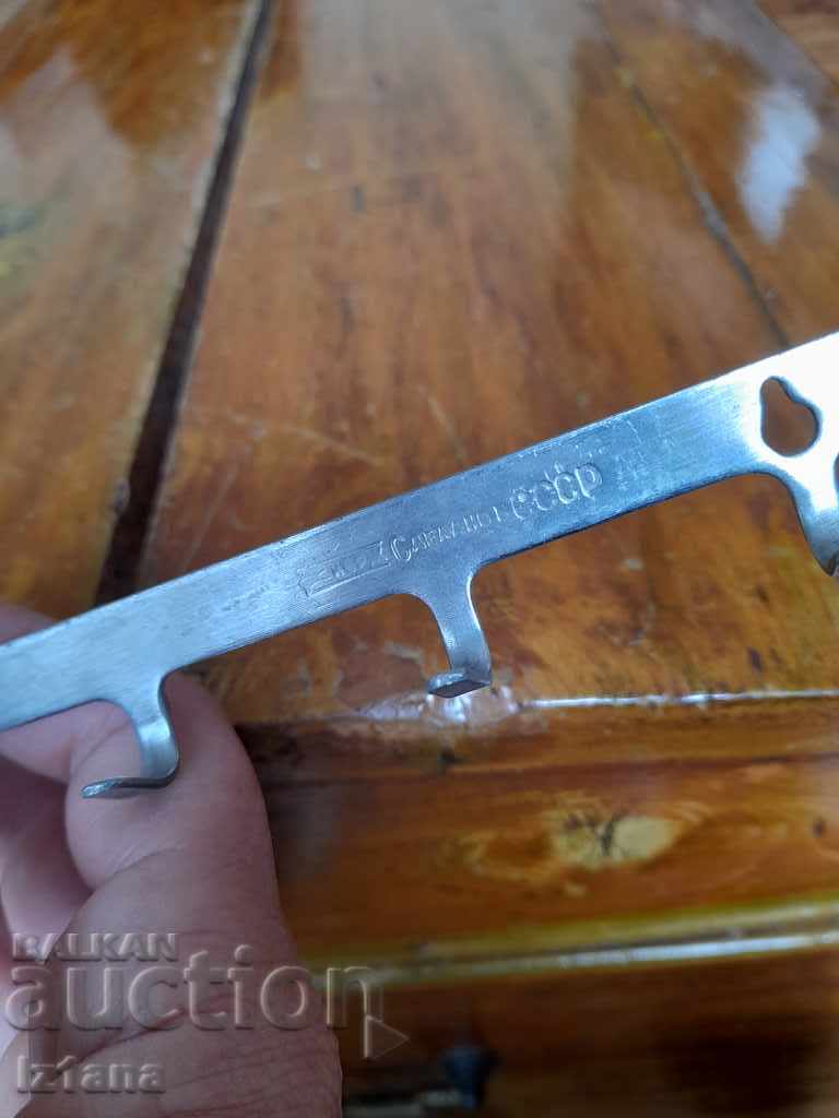 Delivery of Old cutlery, towels Delivery of Old cutlery, towels