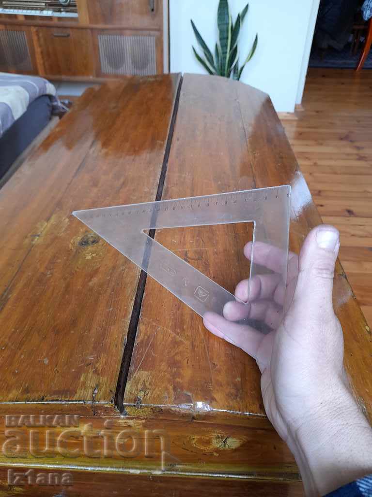 Ένα παλιό τρίγωνο σπουδαστών με τιμή 7.00 BGN | € 3.58 Ένα παλιό τρίγωνο σπουδαστών με τιμή 7.00 BGN | € 3.58