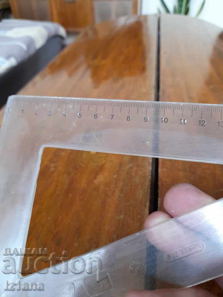 Δημοπρασία Ένα παλιό τρίγωνο σπουδαστών Δημοπρασία Ένα παλιό τρίγωνο σπουδαστών