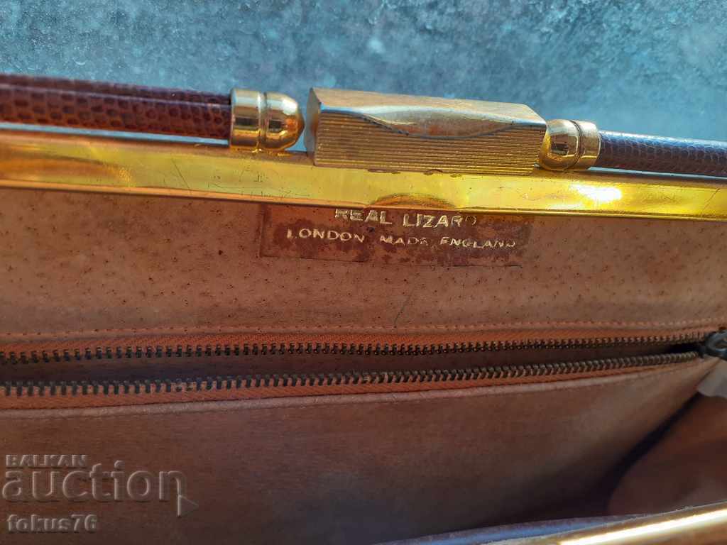 Delivery of Branded handbag with remarks Delivery of Branded handbag with remarks