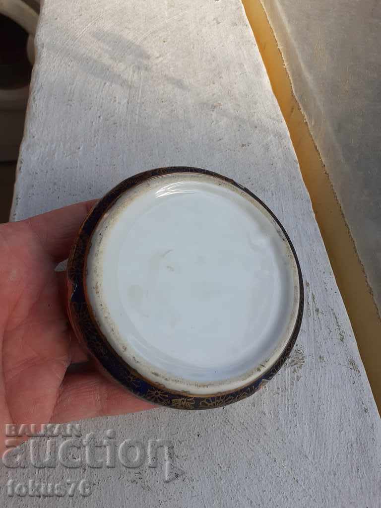 Delivery of Old small ashtray Satsuma satsuma