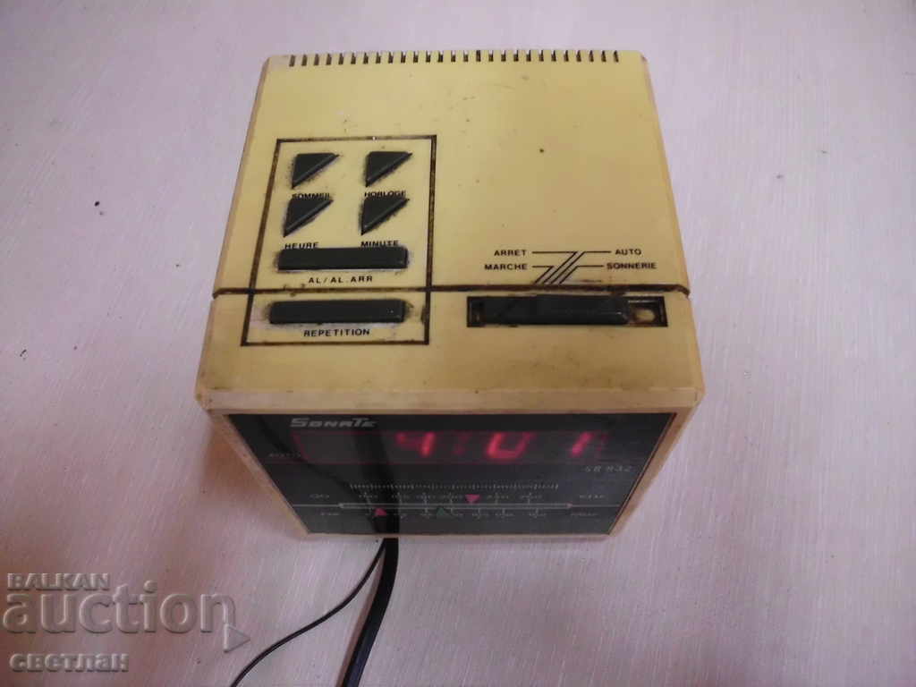 ρολόι ραδιοφώνου με τιμή 16.00 BGN | € 8.18 ρολόι ραδιοφώνου με τιμή 16.00 BGN | € 8.18