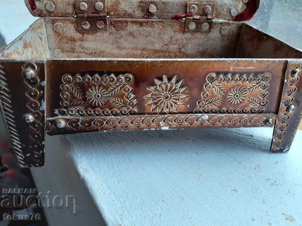 Auction Old Bulgarian metal jewelry box Auction Old Bulgarian metal jewelry box