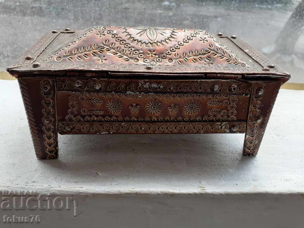 Delivery of Old Bulgarian metal jewelry box Delivery of Old Bulgarian metal jewelry box