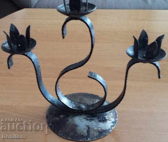 Παράδοση Παλαιό κηροπήγιο επεξεργασμένου σιδήρου