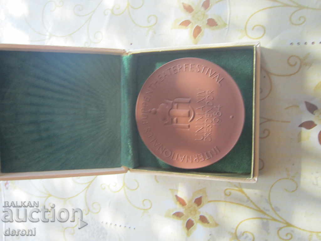 Μοναδικό μετάλλιο UNIMA DDR 1984 Πορσελάνη Meissen MEISSEN με τιμή 60.00 BGN | € 30.68 Μοναδικό μετάλλιο UNIMA DDR 1984 Πορσελάνη Meissen MEISSEN με τιμή 60.00 BGN | € 30.68