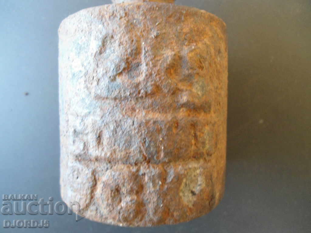 Old weight, mace, 2 kg with price 4.00 BGN | € 2.05