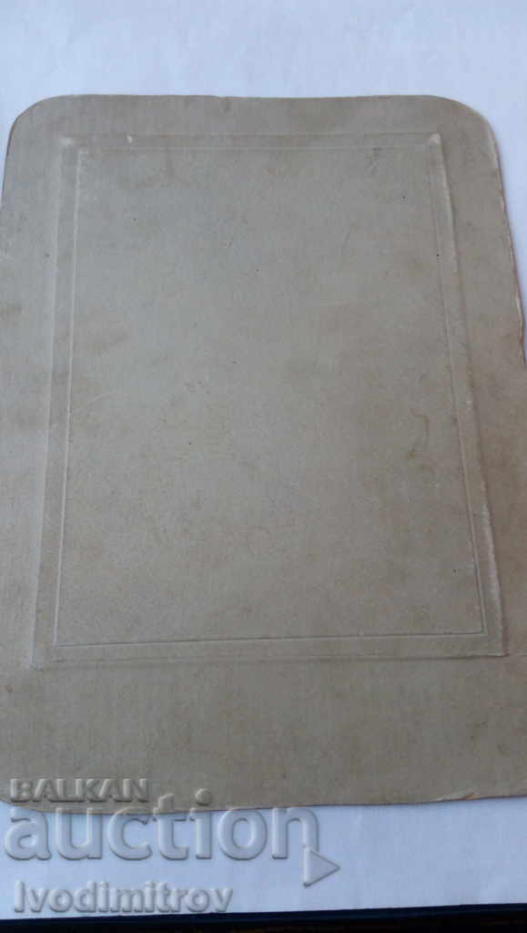 Ofițer foto cu soția sa Cardboard cu preț 4.35 BGN | € 2.22 Ofițer foto cu soția sa Cardboard cu preț 4.35 BGN | € 2.22