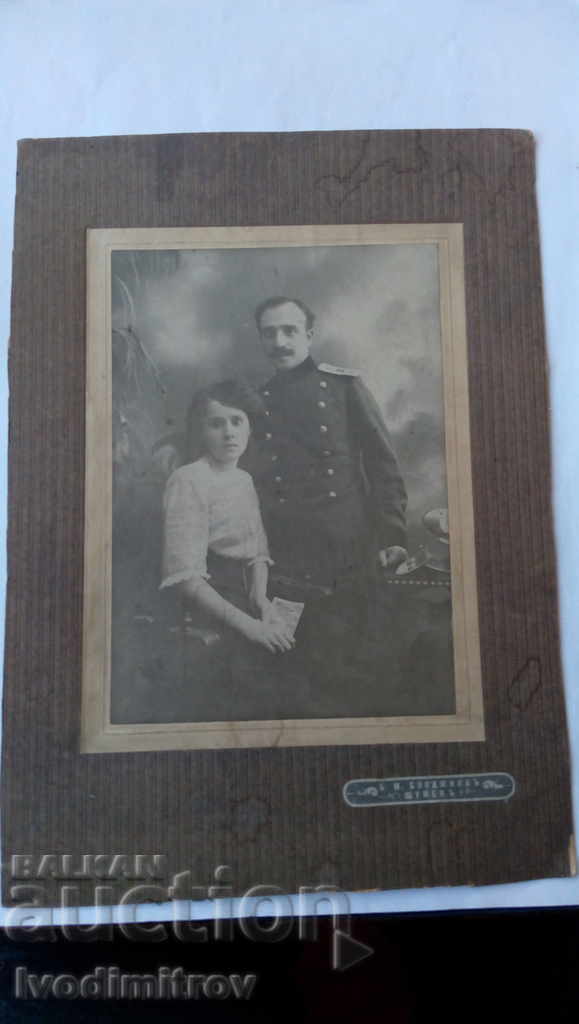 Ofițer foto cu soția sa Cardboard