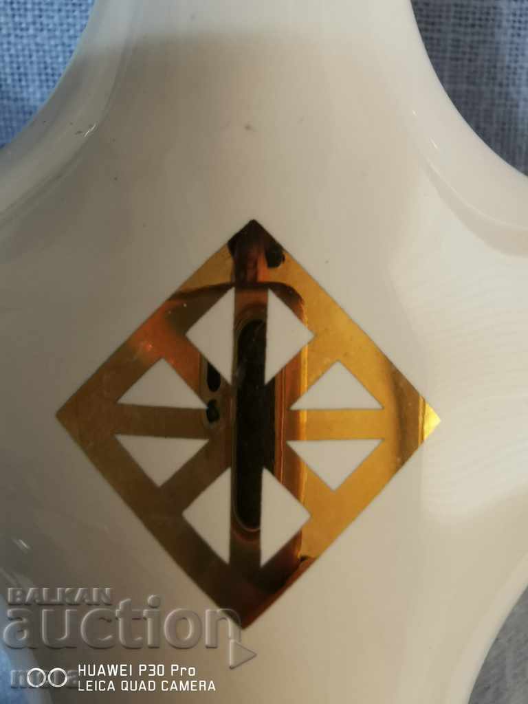 Stylish porcelain candlestick with price 45.00 BGN | € 23.01 Stylish porcelain candlestick with price 45.00 BGN | € 23.01