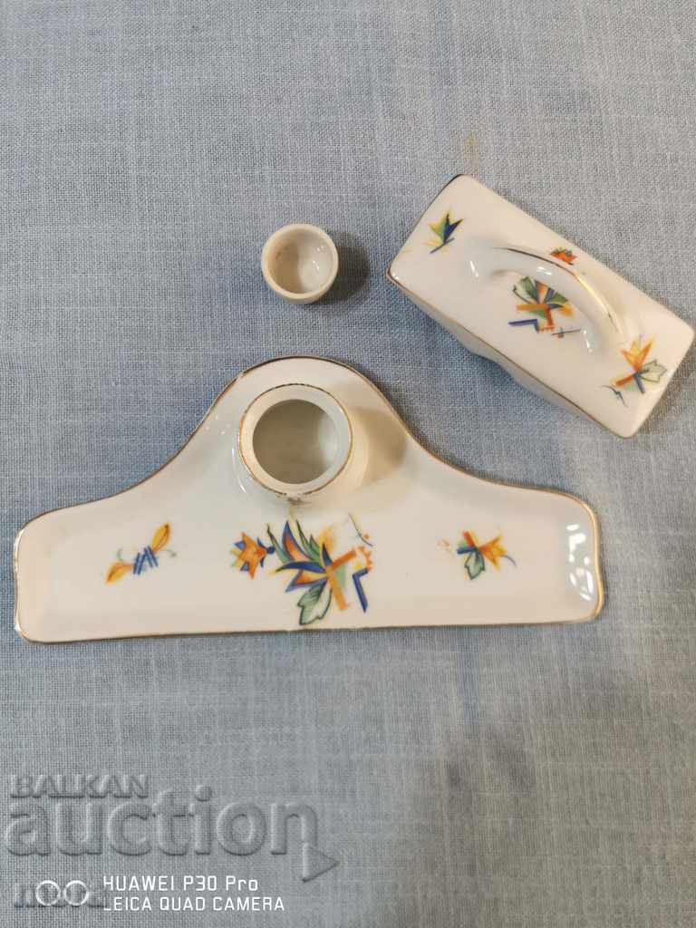 Delivery of Porcelain desk set Delivery of Porcelain desk set