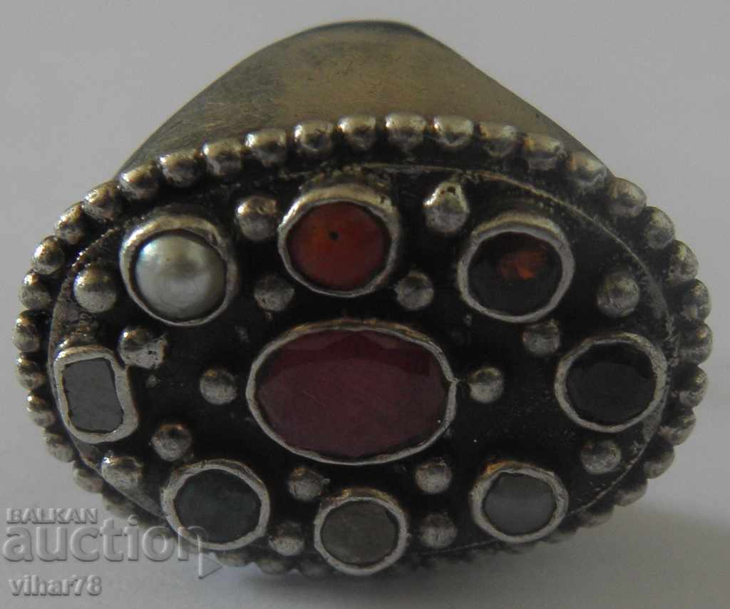 Auction OLD SILVER RING WITH STONES Auction OLD SILVER RING WITH STONES