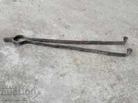 Παλιό σφυρήλατο ντιλάφι, σφυρήλατο σίδερο, λαβίδες