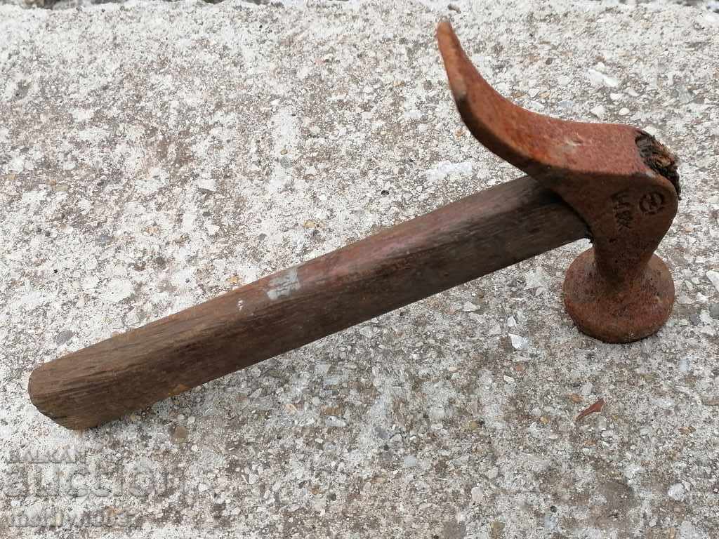Auction Old cobbler's hammer, shoemaker's tool, hammer Auction Old cobbler's hammer, shoemaker's tool, hammer