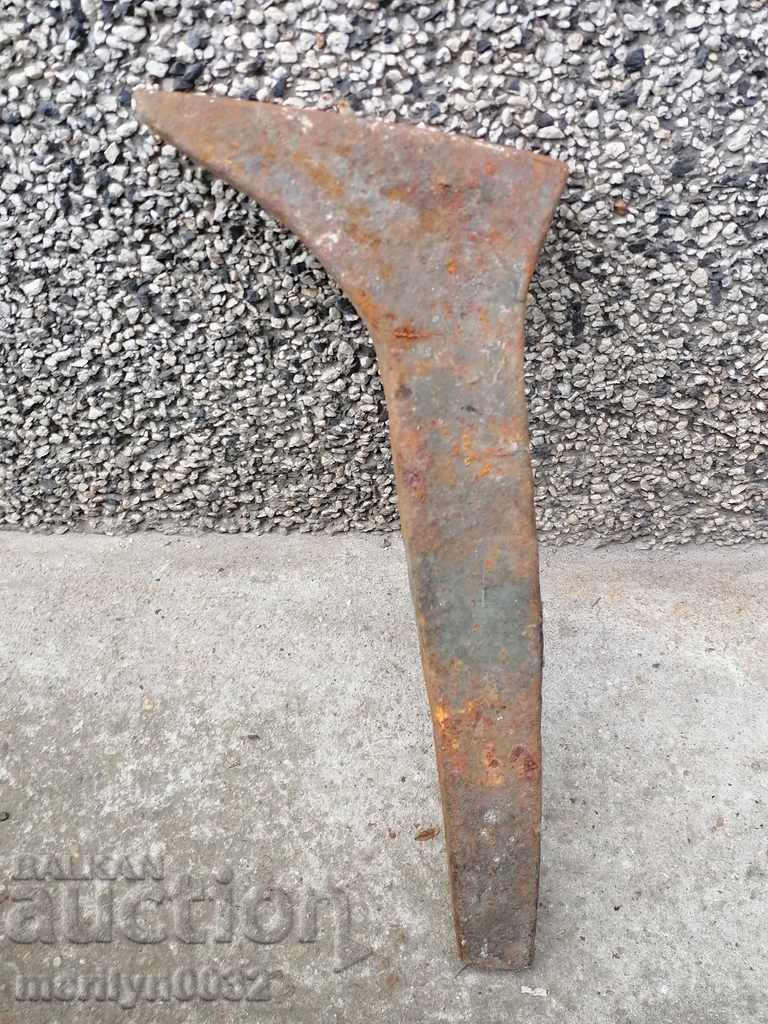 Old anvil, shoemaker's tool, tool with price 43.00 BGN | € 21.99 Old anvil, shoemaker's tool, tool with price 43.00 BGN | € 21.99