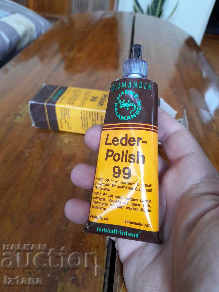 Delivery of Old paint for Salamander shoes Delivery of Old paint for Salamander shoes