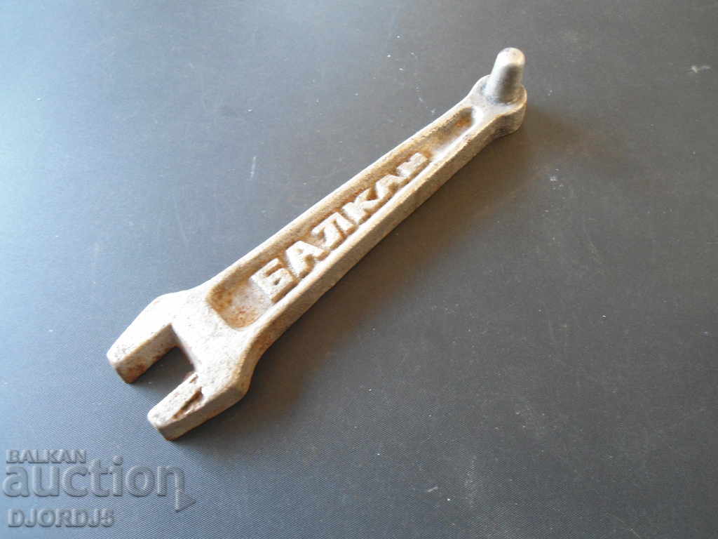 Auction Old solid fuel stove key Auction Old solid fuel stove key