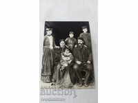 Ο PK Yavorov μεταξύ της οικογένειάς του Chirpan 1889
