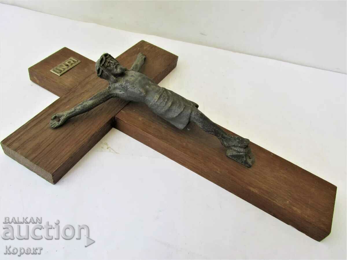 Livrarea Cruce mare veche, crucifix de perete