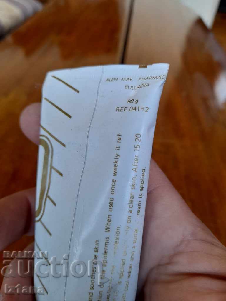 Delivery of Old cream mask Erato Delivery of Old cream mask Erato