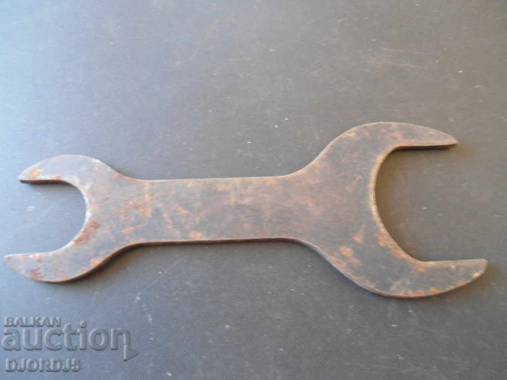 An old switch with price 2.00 BGN | € 1.02 An old switch with price 2.00 BGN | € 1.02