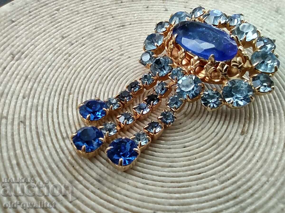 Auction  Old charming BROOCH